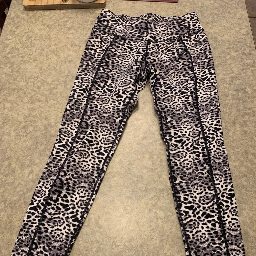 Betsey Johnson Performance Snow Leopard leggings